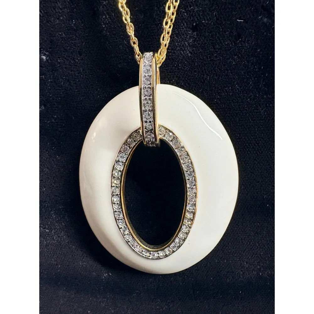 Nolan Miller‎ Vintage Ivory Enamel Crystal Gold Tone Oval Pendant Necklace 24 In